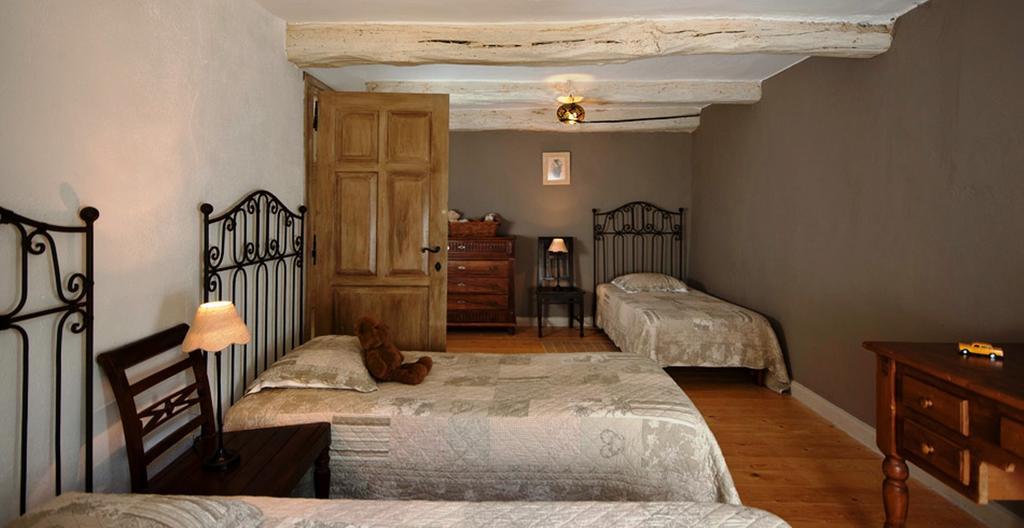 Bed and Breakfast Domaine De Bertrandy Allemagne-en-Provence Zimmer foto